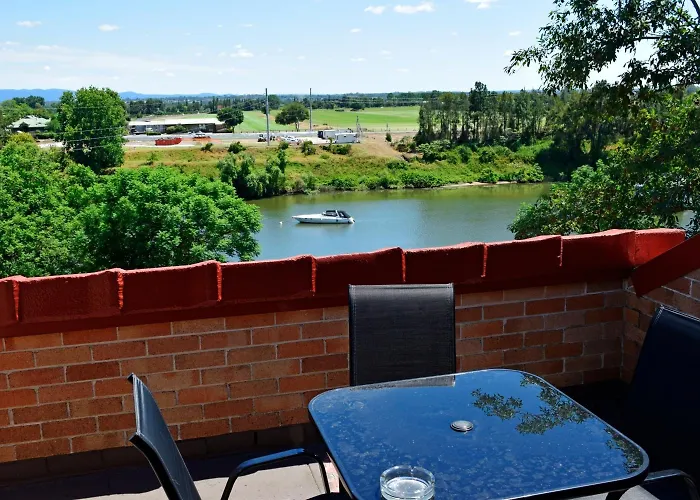 Windsor River View Inn