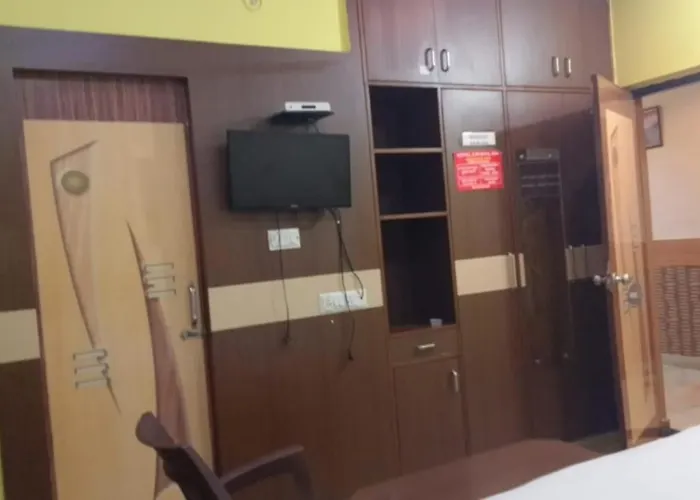 Hotel Crystal Inn Lucknow