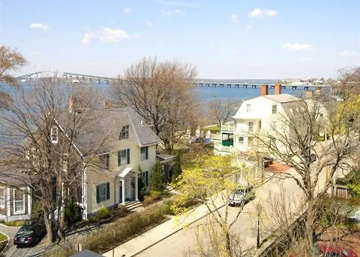 Sarah Kendall House Tour de Tour de Newport