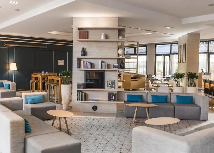 Courtyard By Marriott Paris La Defense West - Colombes Hotel Colombes 