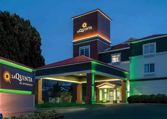 La Quinta By Wyndham Latham Albany Airport Hotel