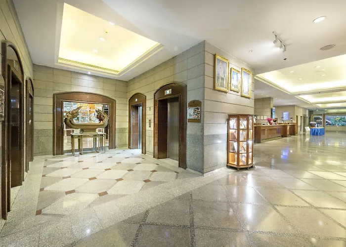 Ramada By Wyndham Bangkok Chaophya Park Hotel
