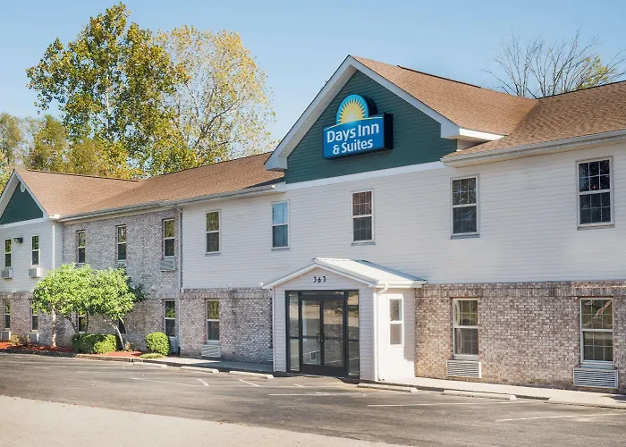 Days Inn & Suites By Wyndham Sellersburg