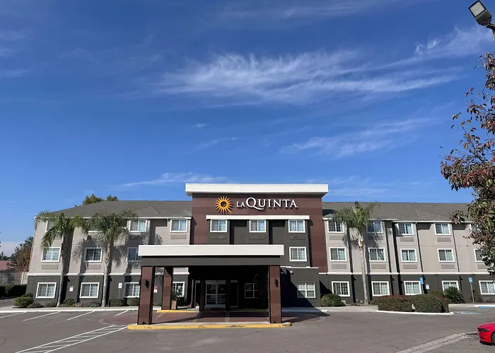 La Quinta By Wyndham Tulare Hotel