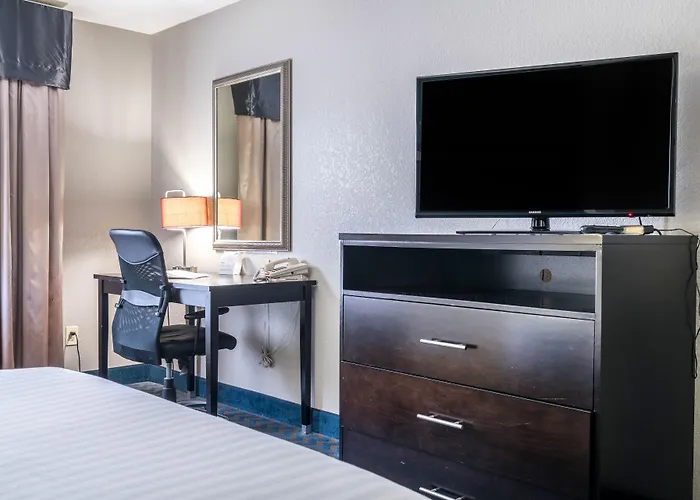 Holiday Inn Express & Suites Roanoke Rapids By Ihg