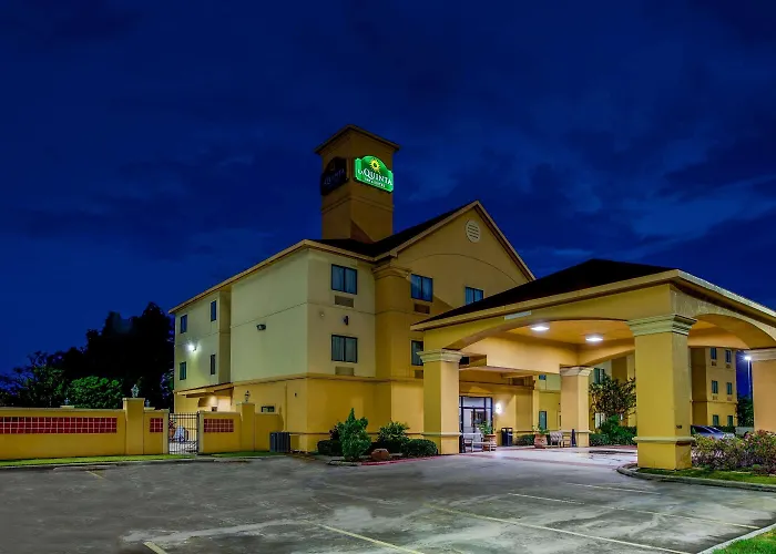 La Quinta By Wyndham Pasadena Hotel