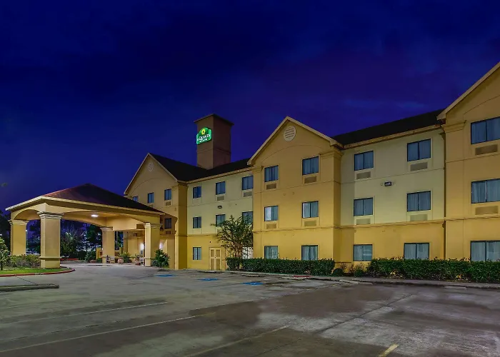 La Quinta By Wyndham Pasadena Hotel
