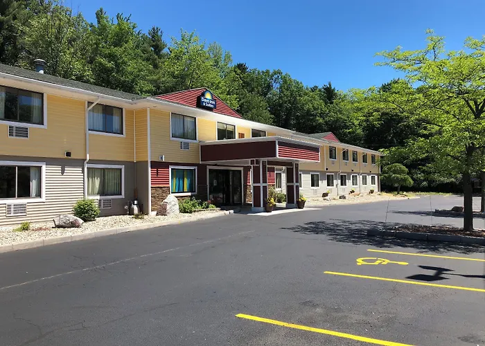 Days Inn & Suites By Wyndham Stevens Point