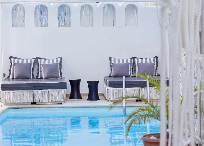 Loizos Stylish Residences Fira 