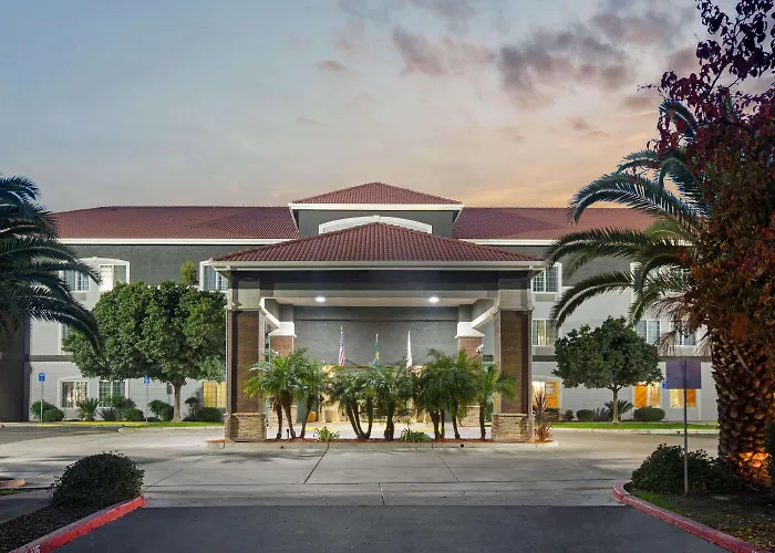 La Quinta By Wyndham Visalia/Sequoia Gateway Hotel