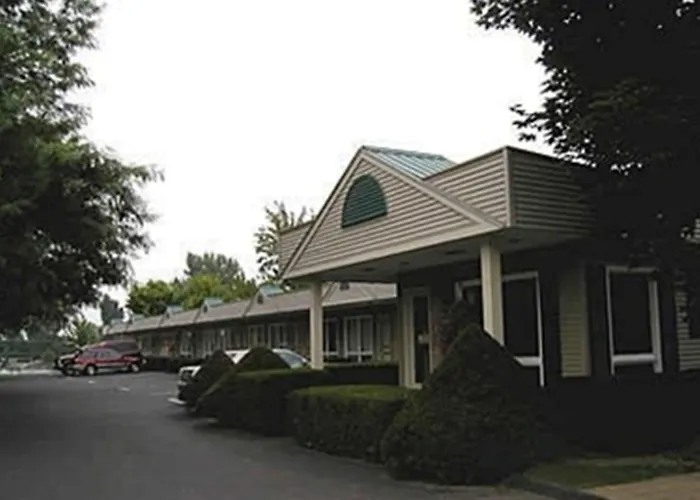 T-Bird Motor Inn Shelburne