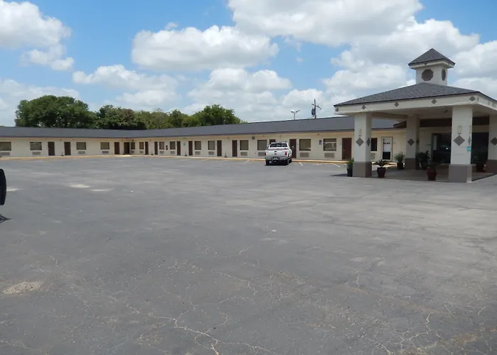 Executive Inn Pearsall