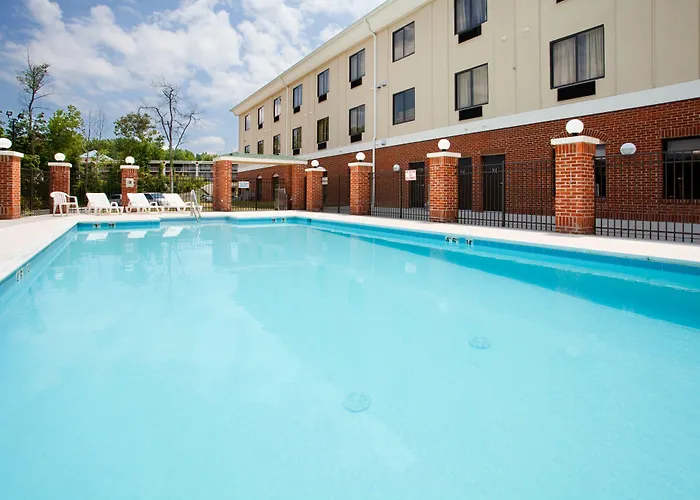 Holiday Inn Express Hotel & Suites Greensboro-East By Ihg