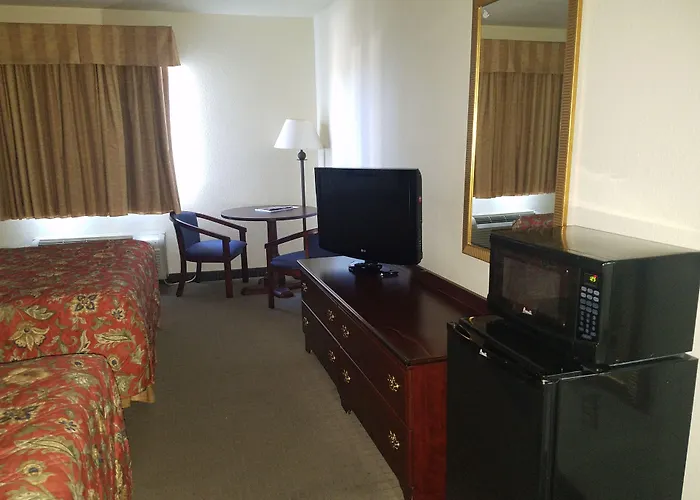 Hometown Hotel Bryant