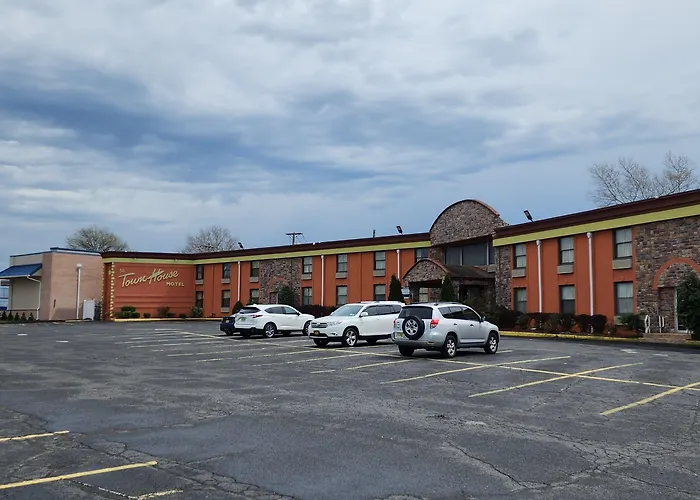Town House Inn And Suites Elmwood Park