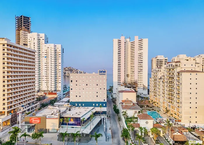 Hotel One Acapulco Costera