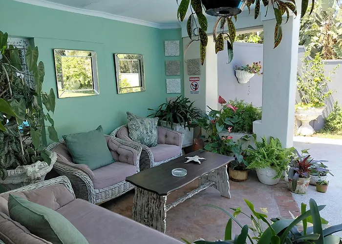Villa Roc Guesthouse - Pet Friendly Ballito