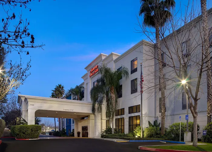 Hampton Inn & Suites Tulare