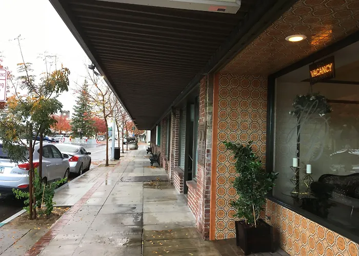 Hotel Burgess Reedley