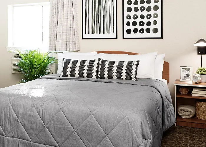 Intown Suites Extended Stay Phoenix Az - West