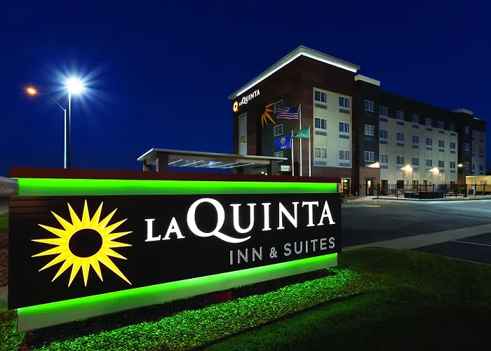 La Quinta By Wyndham Wichita Airport Hotel