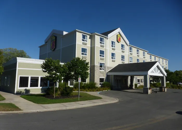 Super 8 By Wyndham Peterborough Hotel