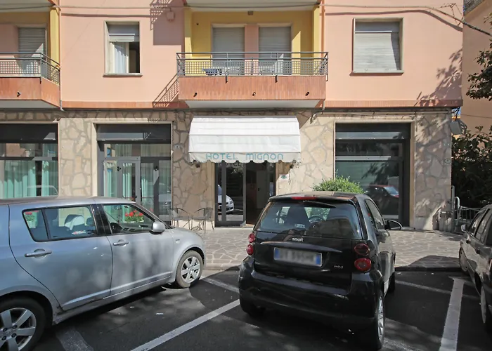 Hotel Mignon 50 Mt Dalla Spiaggia E Dall'Isola Pedonale Alassio
