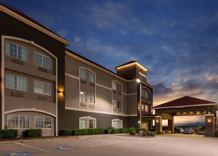 La Quinta By Wyndham Bridgeport Hotel