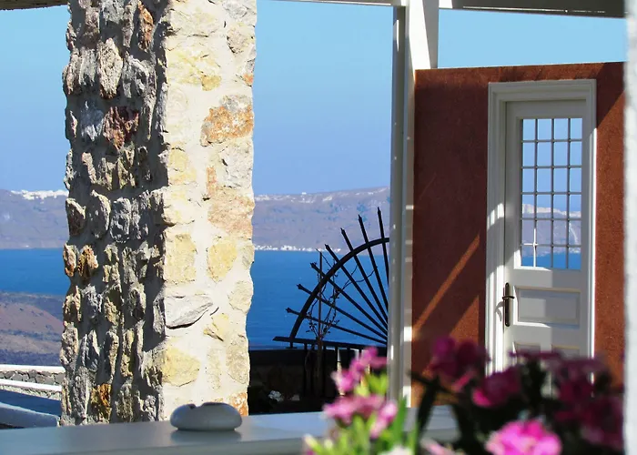 Nautilus Dome Hotel Fira 