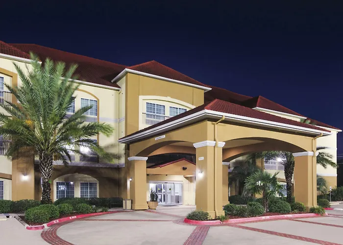 La Quinta By Wyndham Bay City