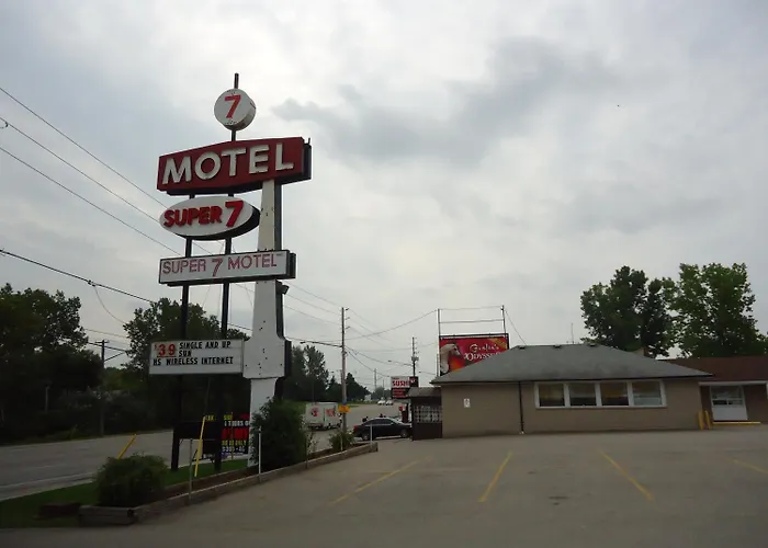 Super 7 Motel London