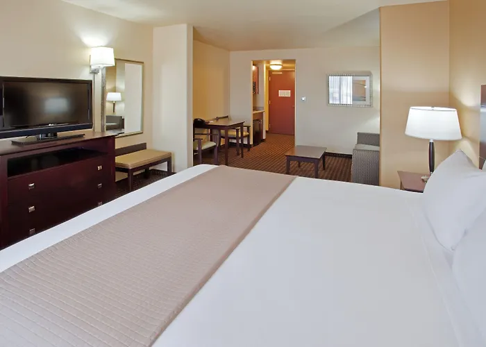 Holiday Inn Express & Suites Dinuba West By Ihg