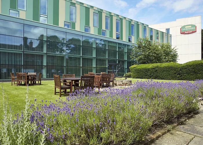 Courtyard By Marriott London Gatwick Airport Hotel Crawley 