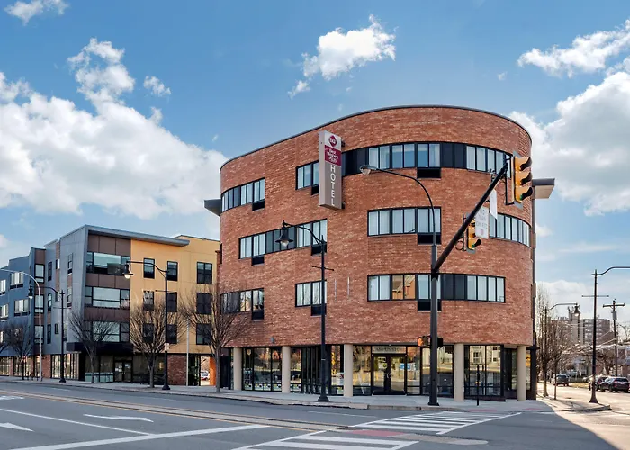 Best Western Plus Philadelphia Airport South - At Widener University Chester