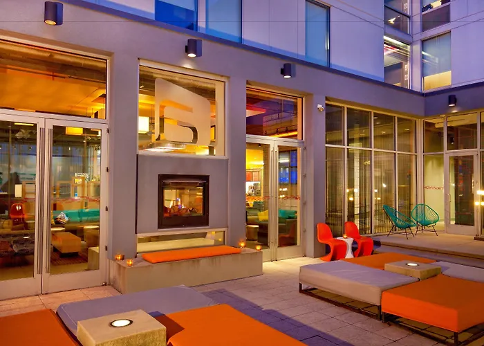 Aloft Bolingbrook Hotel