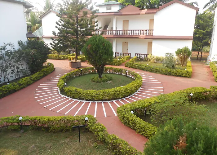 Bollywood Sea Queen Beach Resort Betalbatim
