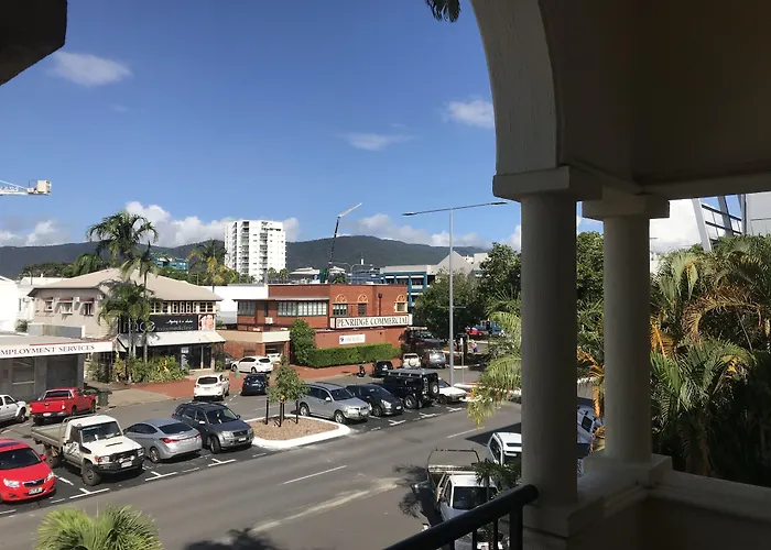 Villa Vaucluse Apartments Cairns