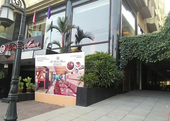 The Woods Manor Mg Road Hotel Kochi