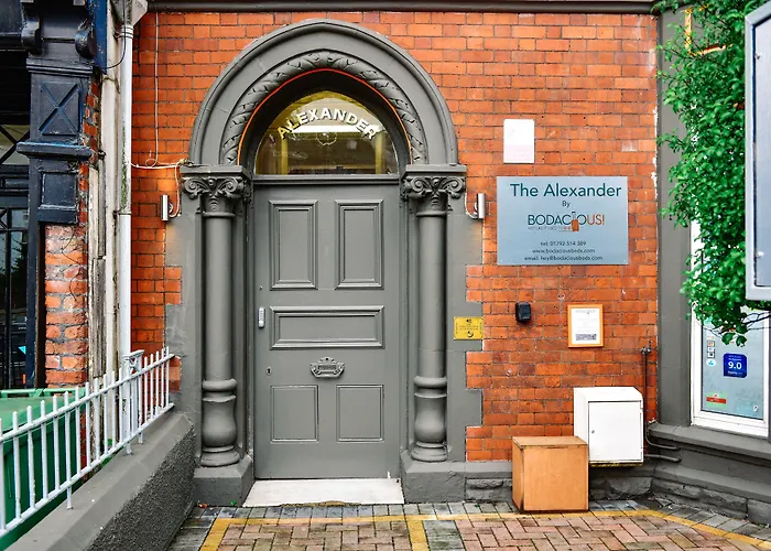 The Alexander - Hotel By Tifa Stays Swansea