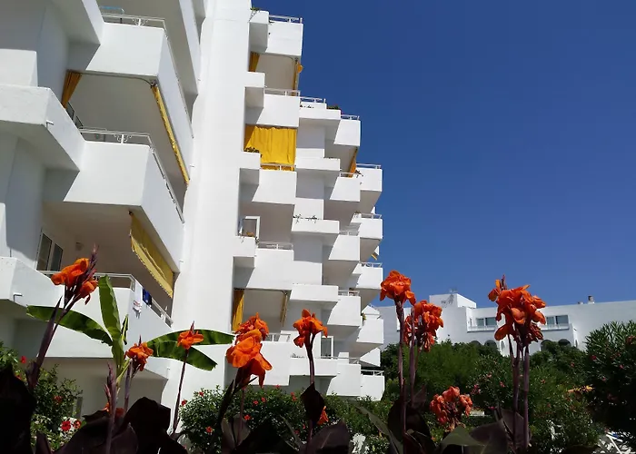 Hamilton Court Aparthotel Santo Tomas