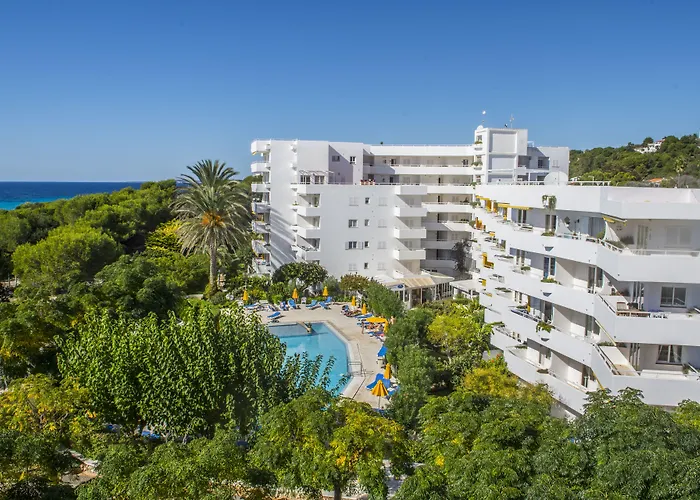 Hamilton Court Aparthotel Santo Tomas