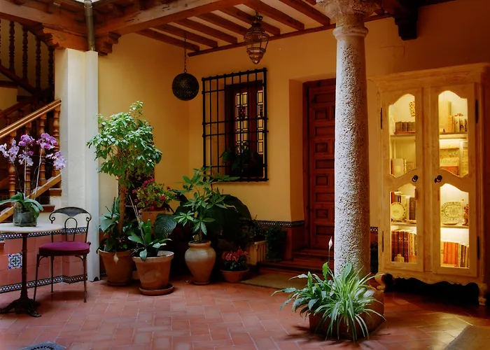 Lux San Miguel Aparthotel Toledo
