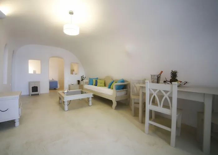 Chroma Suites Oia