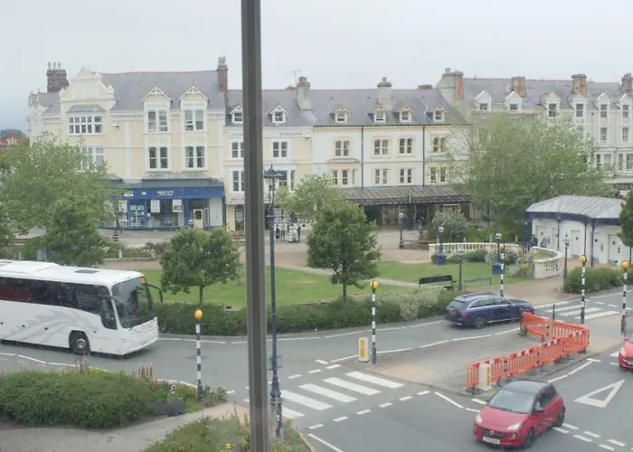 The Broadway Hotel Llandudno