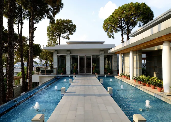 Moksha Himalaya Spa Resort Parwanoo