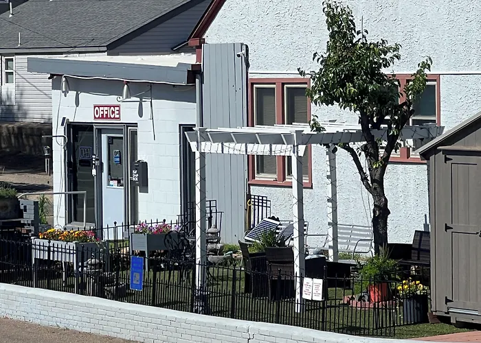 Midtown Inn & Suites La Junta