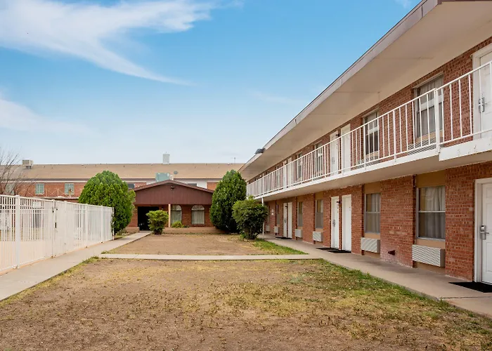 Baymont By Wyndham Deming Hotel