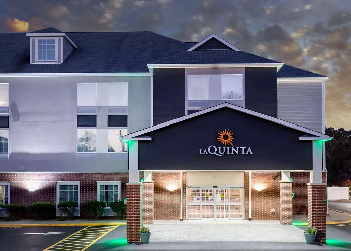 La Quinta By Wyndham Ely Hotel