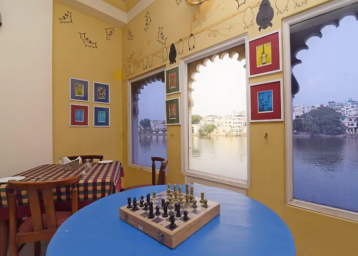 Sarovar - Lake Facing Boutique Hotel On Lake Pichola Udaipur