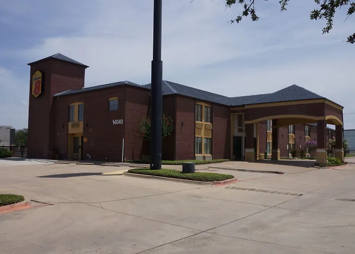 Super 8 By Wyndham Farmers Branch/North Dallas